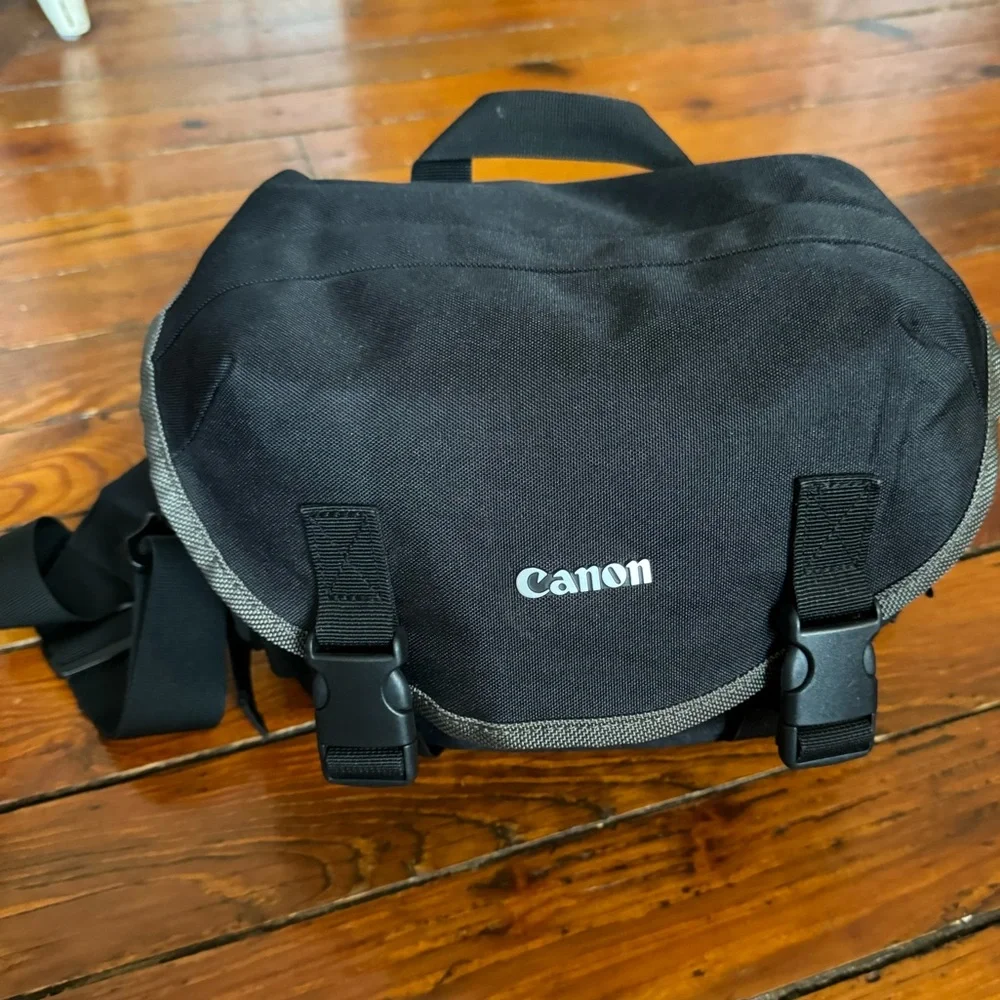 Canon Padded Camera & Gadget Shoulder Bag Black